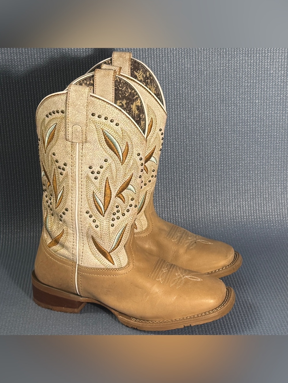 Laredo Women’s Lydia Embroidered Studded Square Toe Pull on Boots Size 7